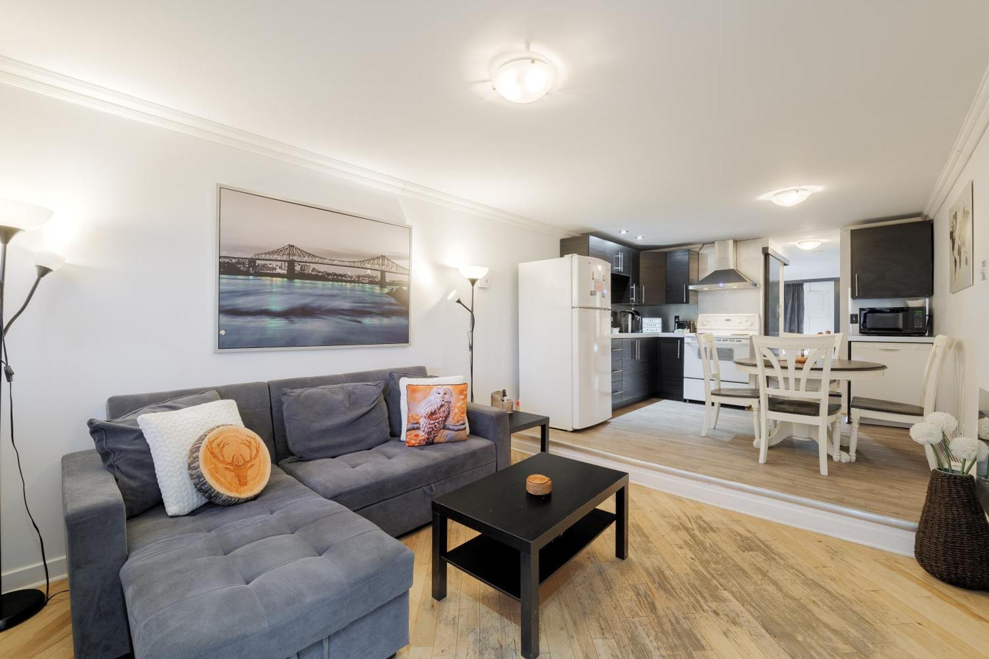 Chez Sarah: Montreal Themed Cozy Loft Lägenhet Exteriör bild